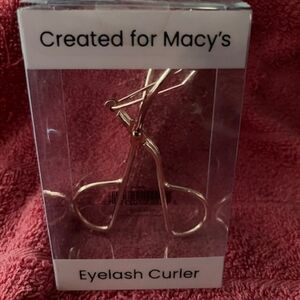 Eyelash curler